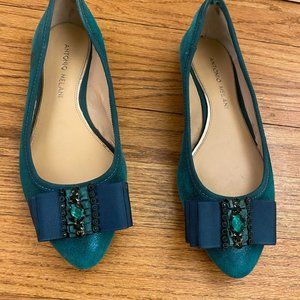 Antonio Melani Metallic Green bow flats with rhinestones  Size 6